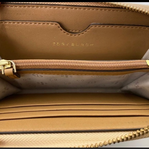 Tory Burch gold wallet in good used condition - Picture 4 of 4